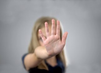 Przemoc seksualna w polskich szkołach