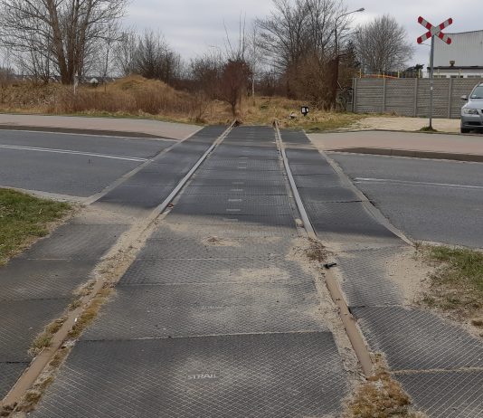 Pociągi w miejskim krajobrazie