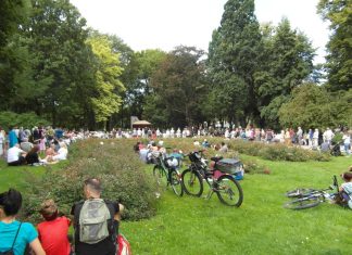 GARDEN PARTY U KAROLA