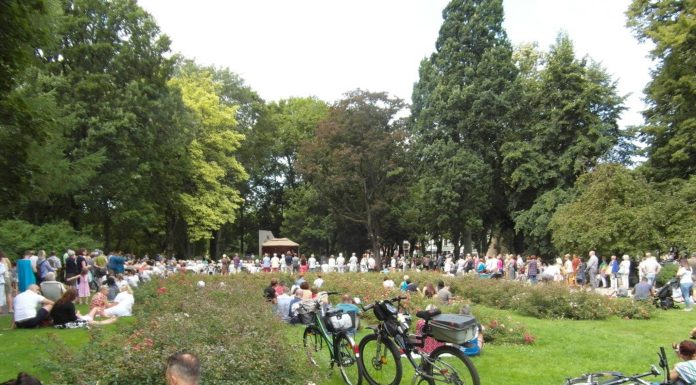 GARDEN PARTY U KAROLA
