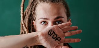 „ Pomóż mi” – prosty gest, który może uratować życie