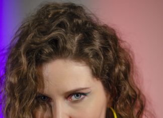 „Jesteś szalona” – disco polo na chwilę zdominuje scenę Nowego Teatru. Będzie kicz czy hit?