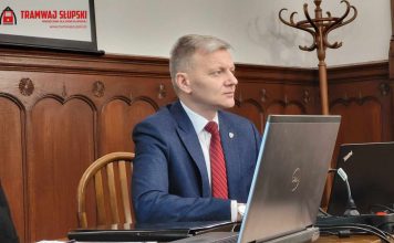 Adam Treder, kandydat na prezydenta Słupska obiecuje darmowe przejazdy dla uczniów i dialog z mieszkańcami