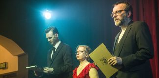 Muszę siebie tutaj rozproszoną znaleźć