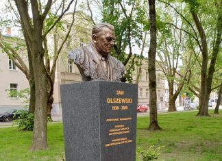 IPN w Słupsku stawia pomnik Olszewskiemu – czy to pamięć, czy polityka?