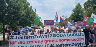 „Nie oddamy naszych Gmin”. Mieszkańcy i samorządowcy protestowali w Warszawie