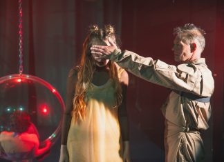 „Mały Książę” w Nowym Teatrze. Czyli „narysuj mi baranka”