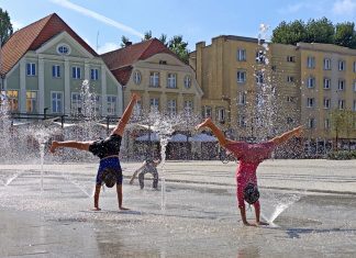 Z fontanny do dyskusji. Nowy rynek w Słupsku dzieli, wodotryski łączą. Ale czy są bezpieczne?