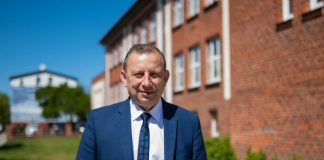 Ustka: Z jednej strony burmistrz, z drugiej radna. I pełna sala demokracji