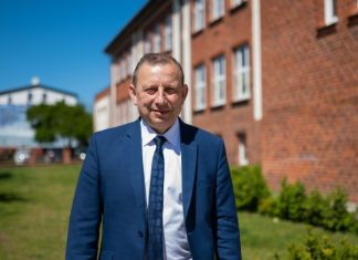 Ustka: Z jednej strony burmistrz, z drugiej radna. I pełna sala demokracji