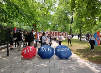 Między wydmą a paragrafem. Przewłoka nie godzi się na podział