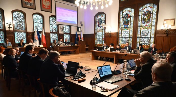 Etyka na opak. Jak w Słupsku próbuje się uciszyć radnych