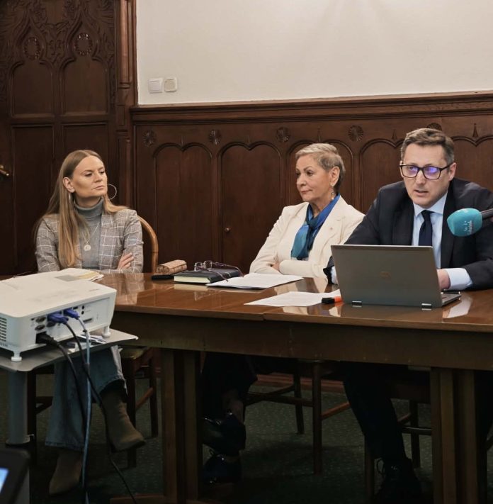 1bcf8cae-303e-4fa2-8ee6-b408dc21ebfe