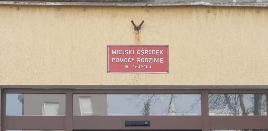 291 etatów, 251 odejść z pracy. Co naprawdę dzieje się w słupskim MOPR?