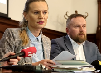 Misja w dresie. Jak wiceprezydent Słupska tłumaczy wysokie dodatki do pensji