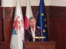 Między władzą a władztwem