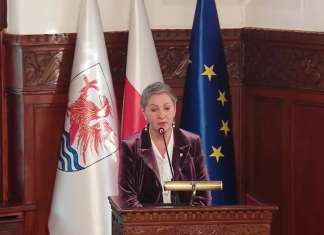 Między władzą a władztwem