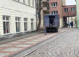 Jak odpowiedzieć, żeby niczego nie wyjaśnić. Studium przypadku: latarnie na Bema