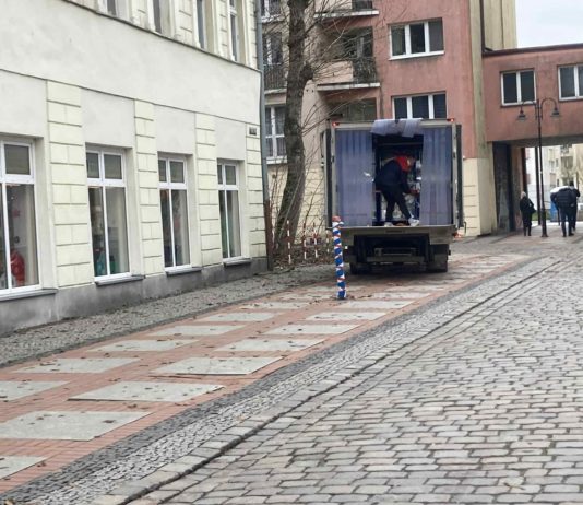 Jak odpowiedzieć, żeby niczego nie wyjaśnić. Studium przypadku: latarnie na Bema