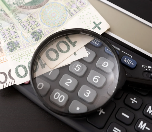 Ile wart jest „dodatkowy zakres obowiązków”? Dodatki samorządowców w regionie słupskim