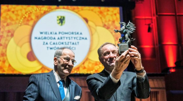 Leszek Kułakowski z Wielką Pomorską Nagrodą Artystyczną