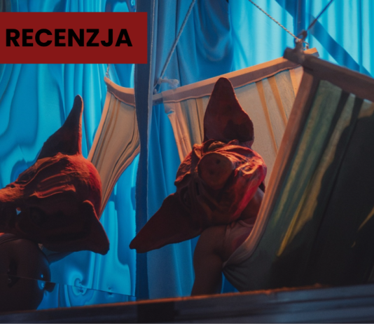 „Psia krew” w Słupsku. Imponująca scenografia i dramaturgiczne rozczarowanie